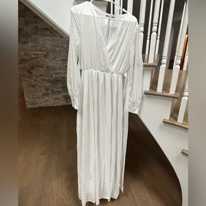 Baltic Born soft white chiffon long sleeve maxi dress- size medium